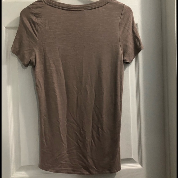 Designer T Shirt, Pristine! Perfect for Fall! - Picture 2 of 4
